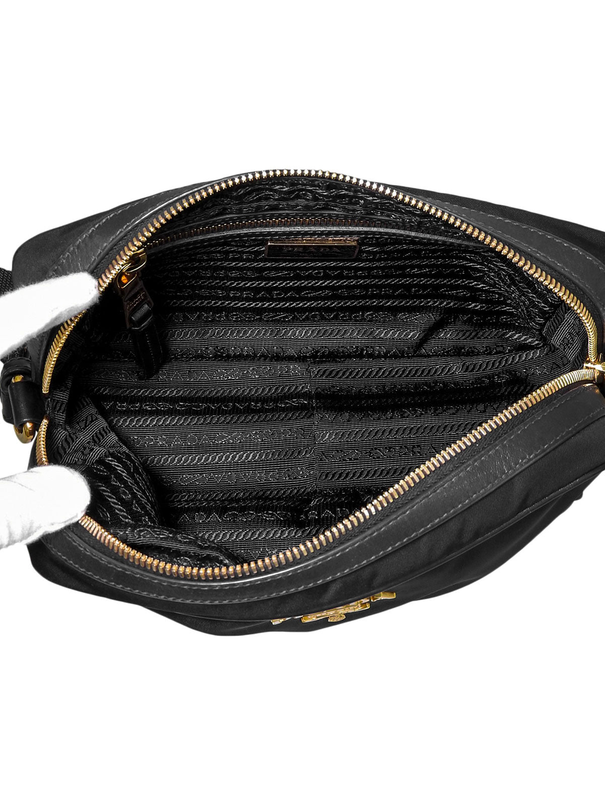 黑色尼龙logo铭牌单肩包