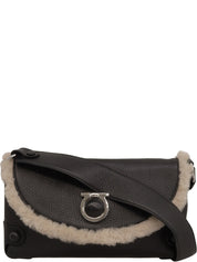 Gancini Plate 黑色皮革和羊毛肩包