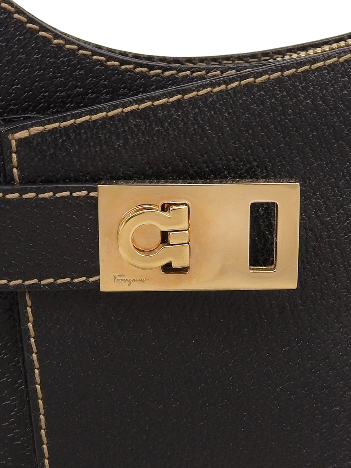 ガンチーニプレートワンショルダーバッグ ブラック