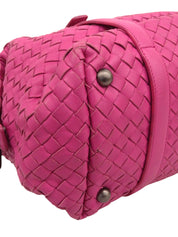 粉色编织肩包