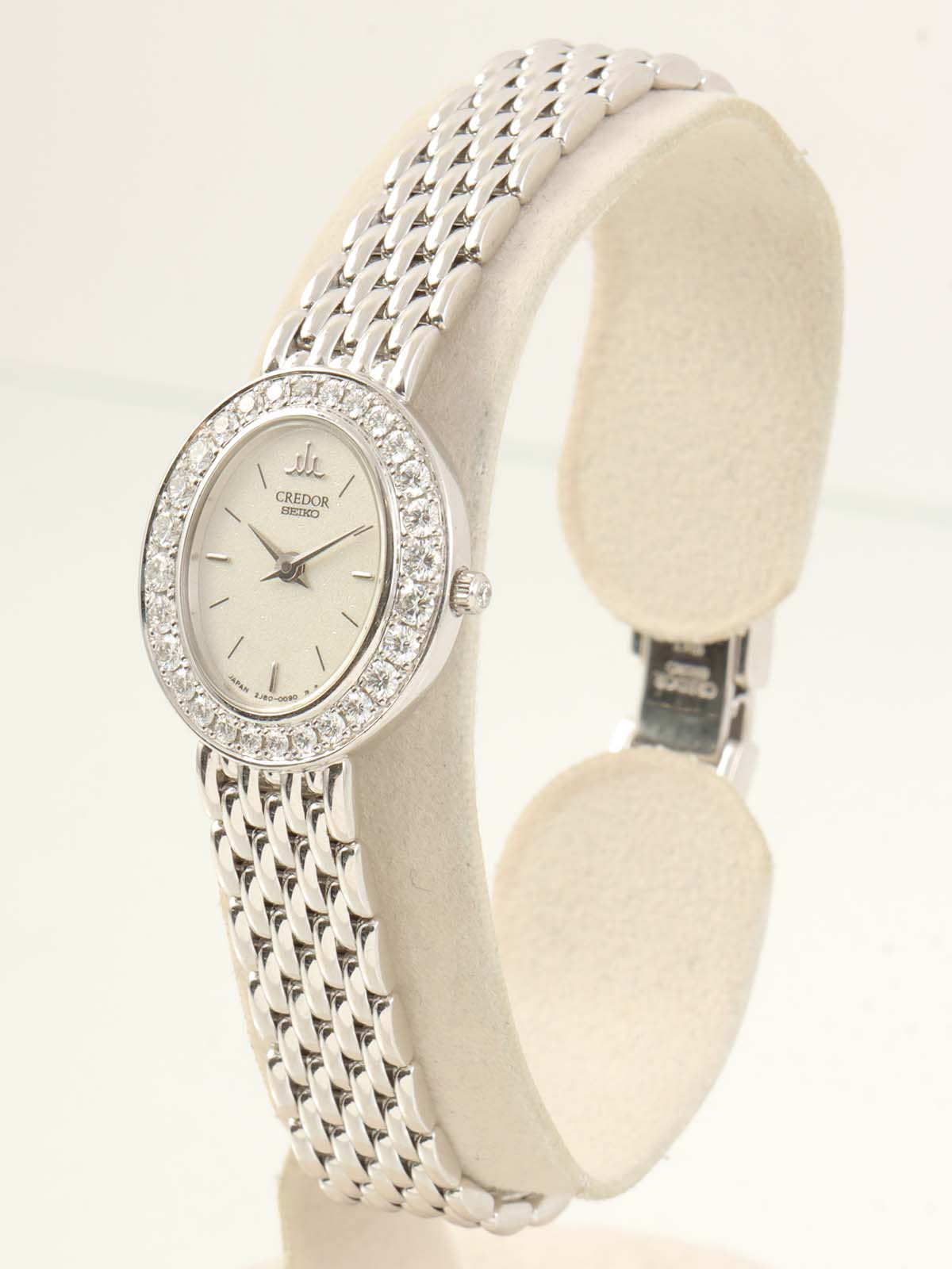 18K Diamond Oval Credor Silver