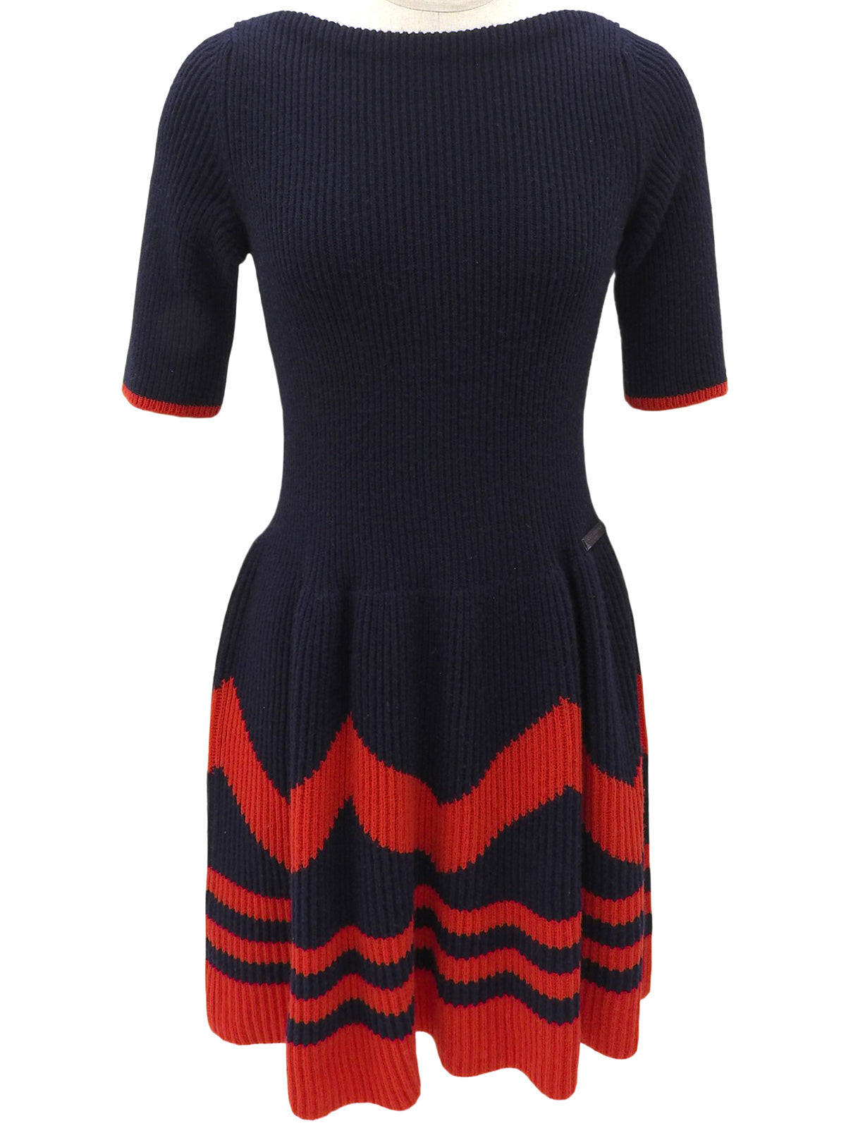 ロゴプレート半袖ニットワンピース ネイビー/レッド