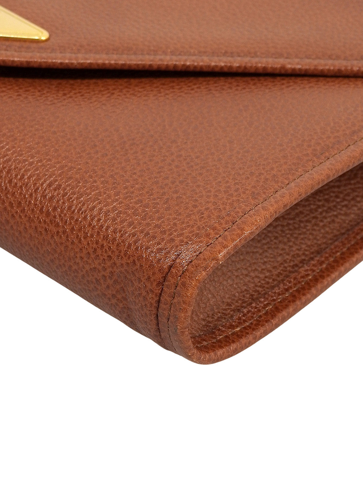 V形翻盖logo铭牌单肩包，棕色