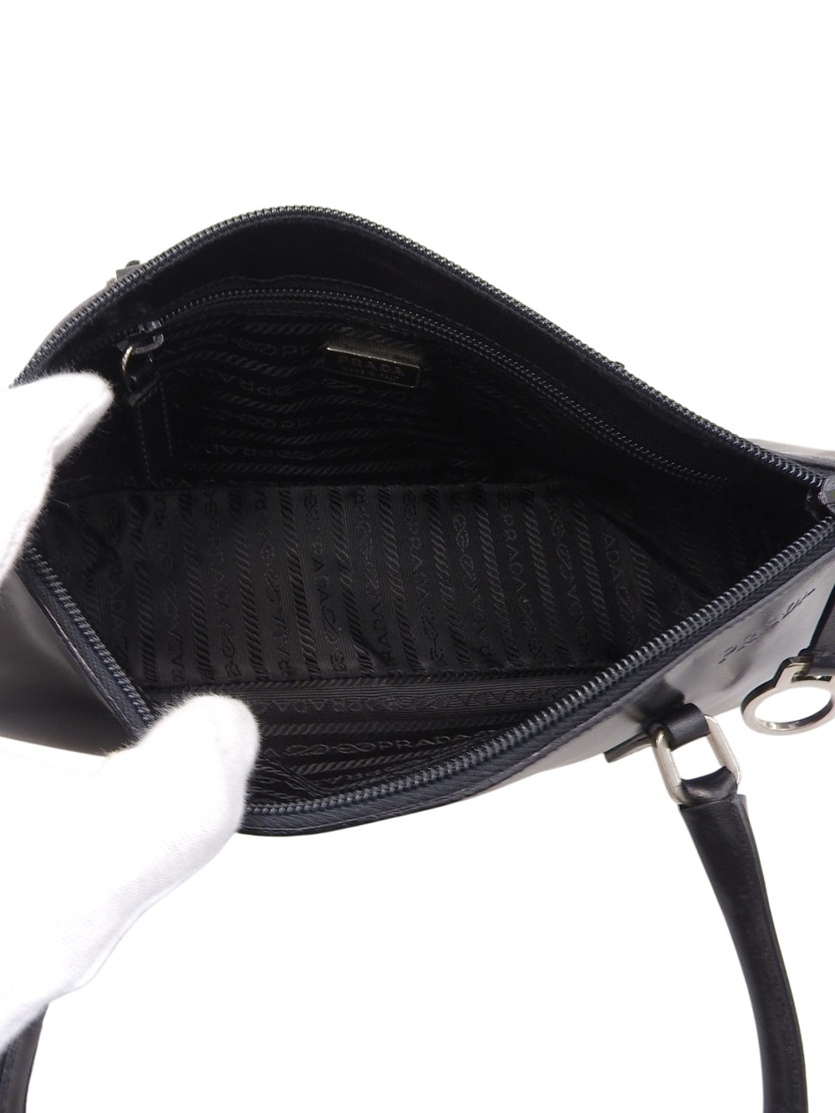 ロゴエンボスハンドバッグ ブラック