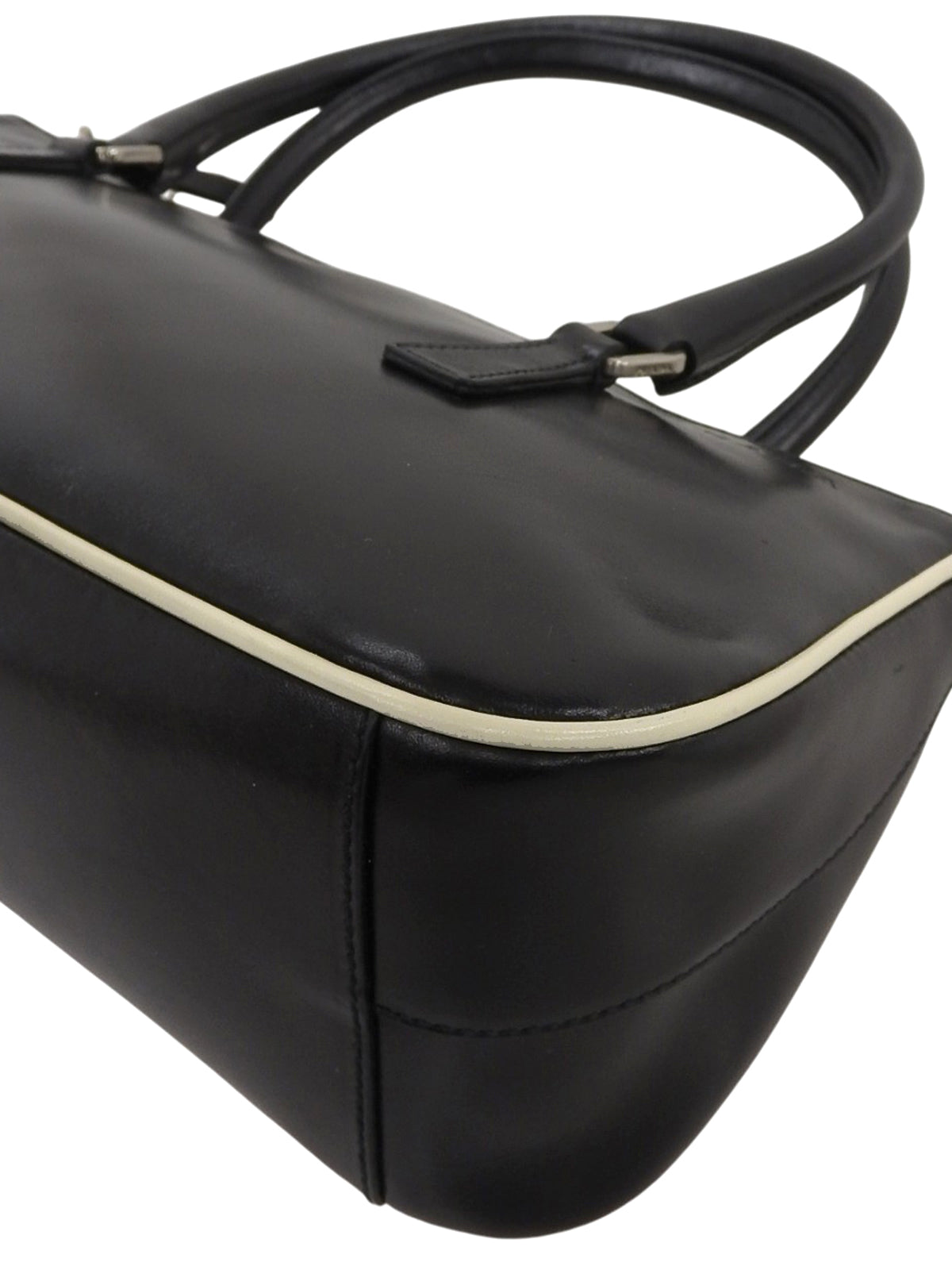 ロゴエンボスハンドバッグ ブラック