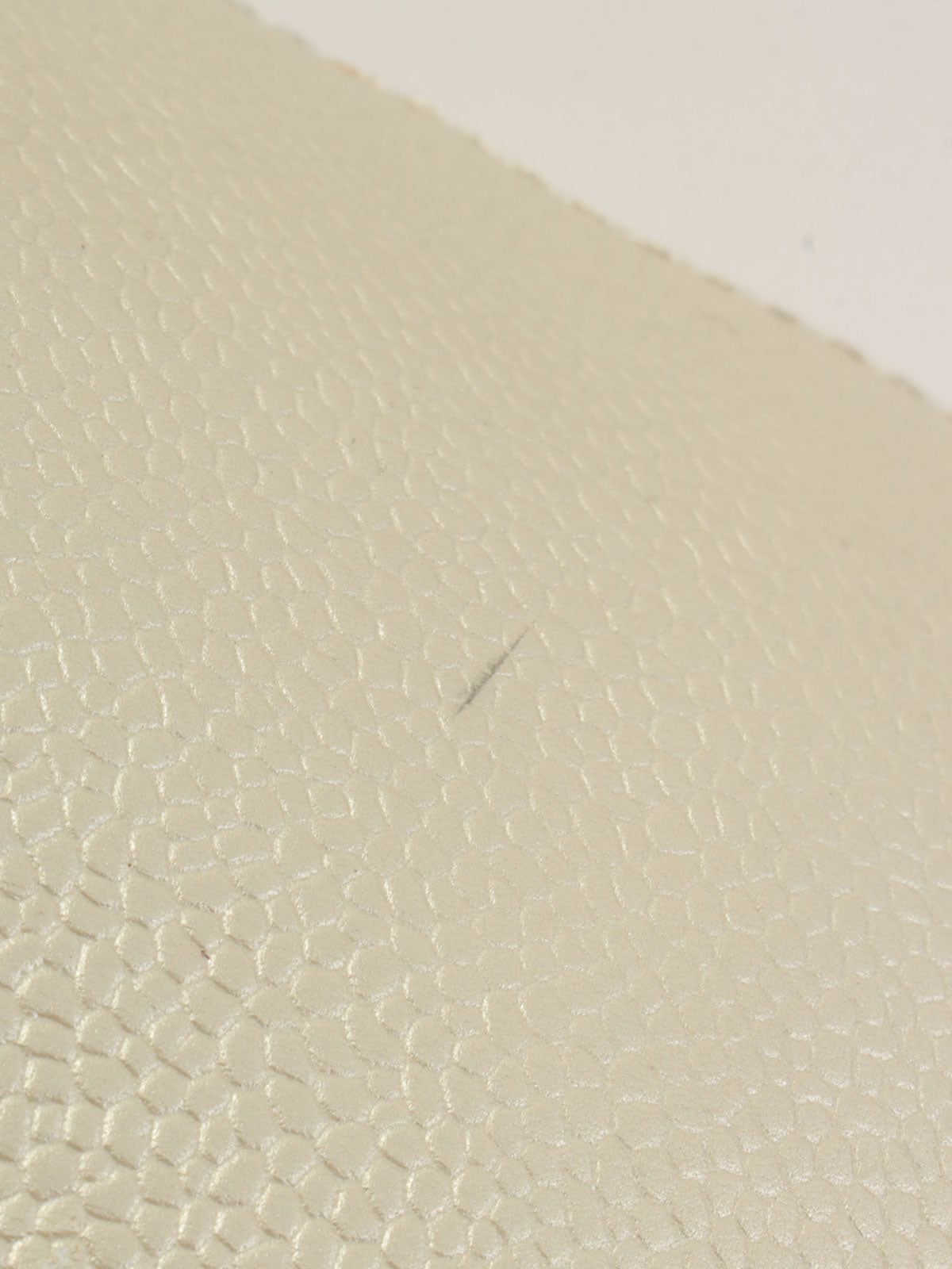 2010年頃製 キャビアスキンCCマークステッチチェーンショルダーバッグ メタリックホワイト