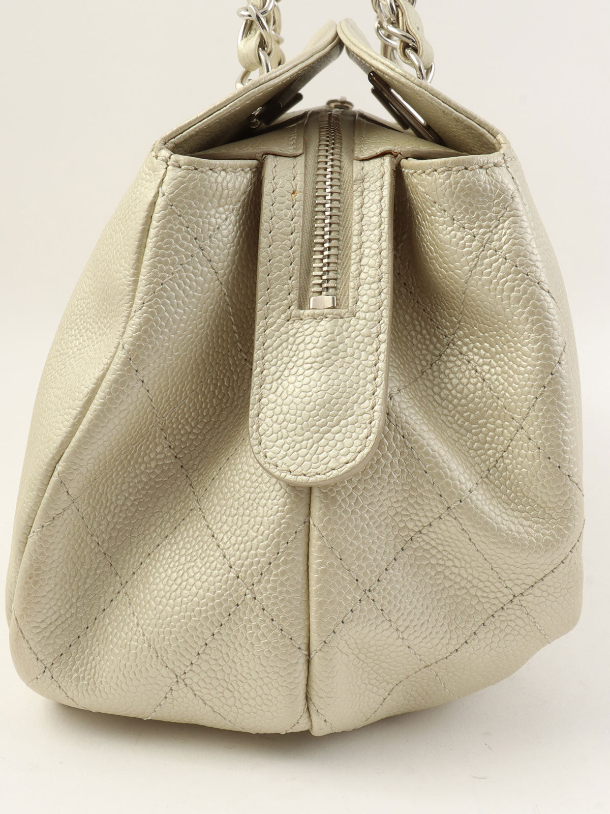 2010年頃製 キャビアスキンCCマークステッチチェーンショルダーバッグ メタリックホワイト