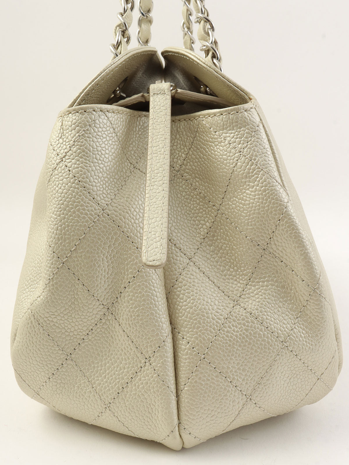 2010年頃製 キャビアスキンCCマークステッチチェーンショルダーバッグ メタリックホワイト