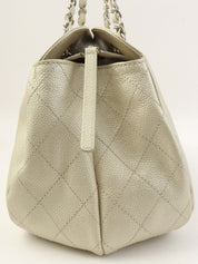 2010年頃製 キャビアスキンCCマークステッチチェーンショルダーバッグ メタリックホワイト