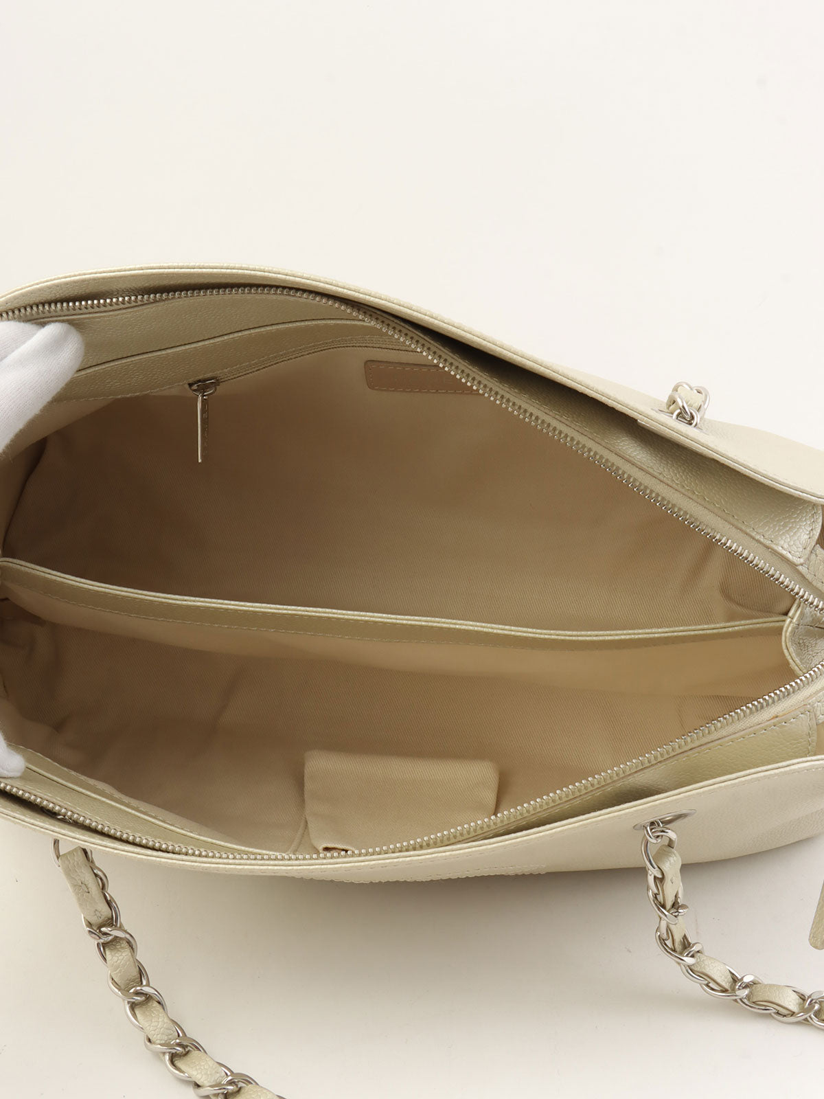 2010年頃製 キャビアスキンCCマークステッチチェーンショルダーバッグ メタリックホワイト