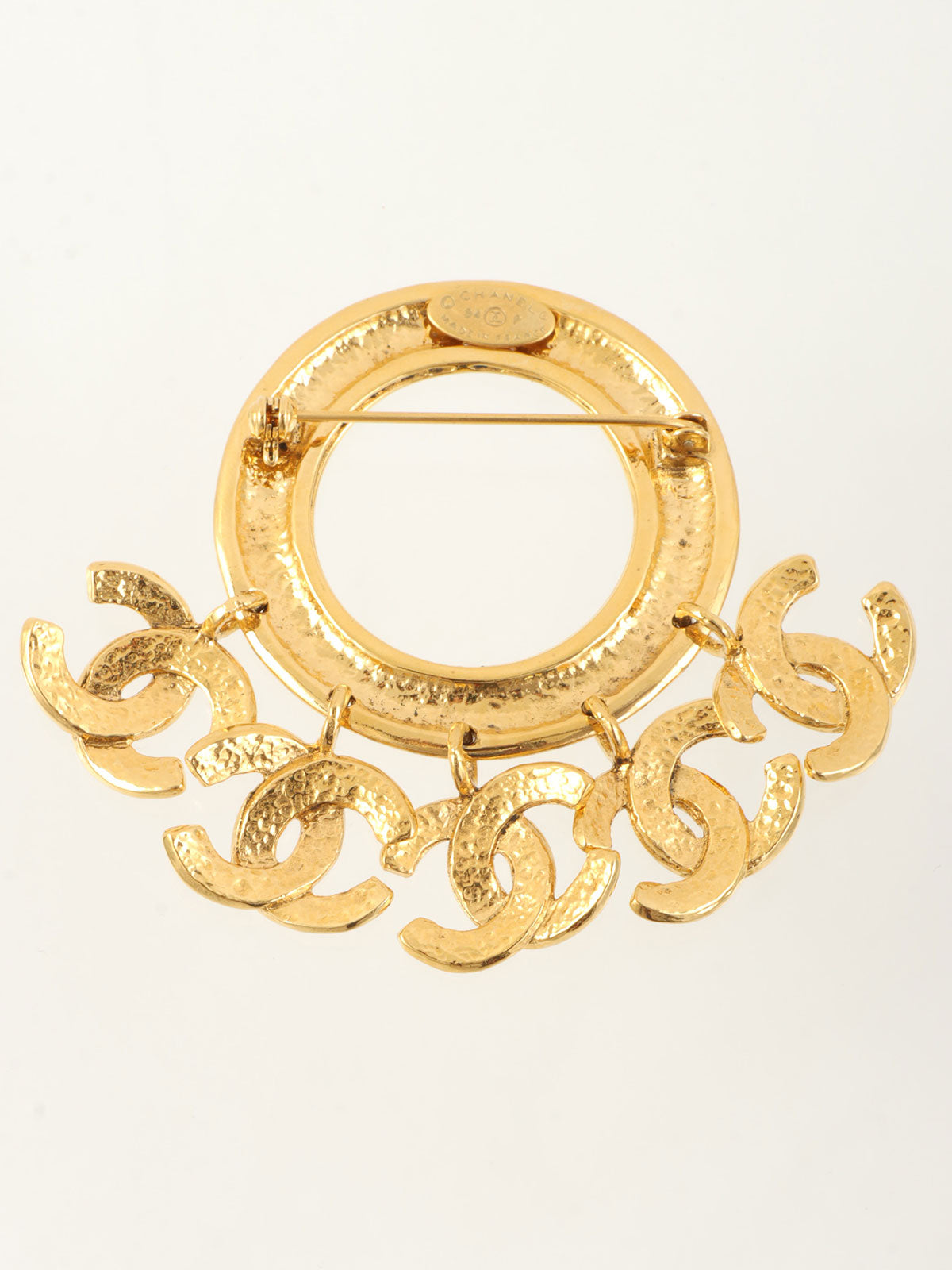 1994 Circle 5CC Mark Swing Brooch Gold