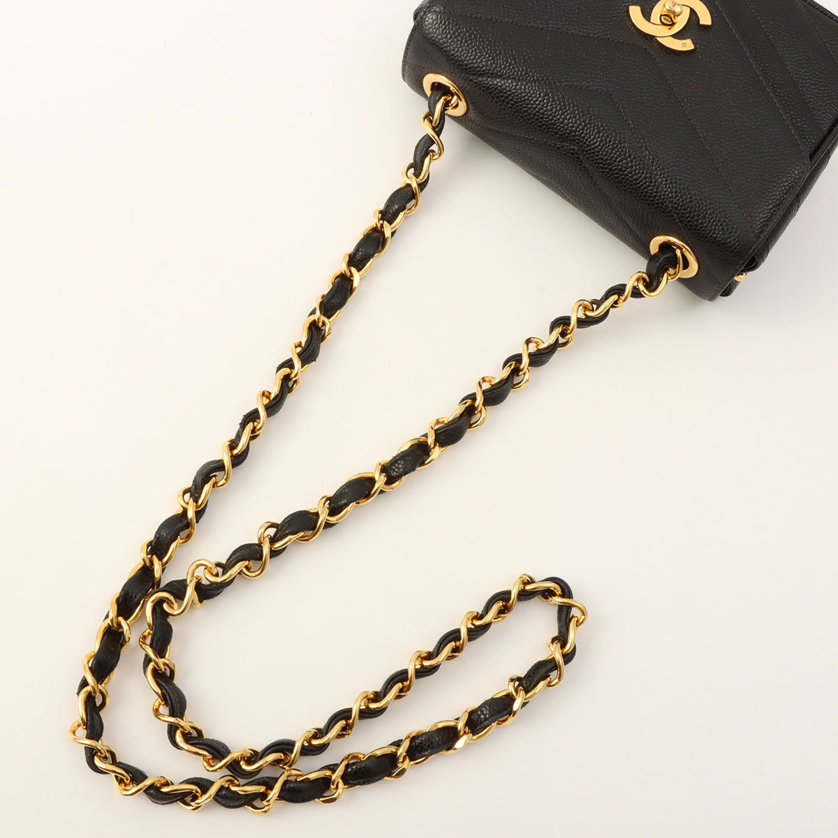 Circa 1995 Caviar Skin V-Stitch CC Turnlock Shoulder Bag Black