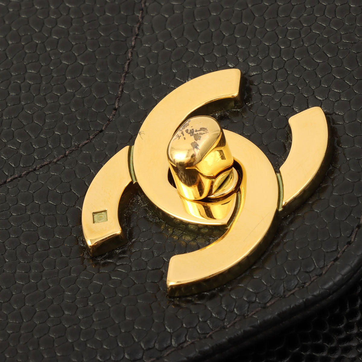 Circa 1995 Caviar Skin V-Stitch CC Turnlock Shoulder Bag Black