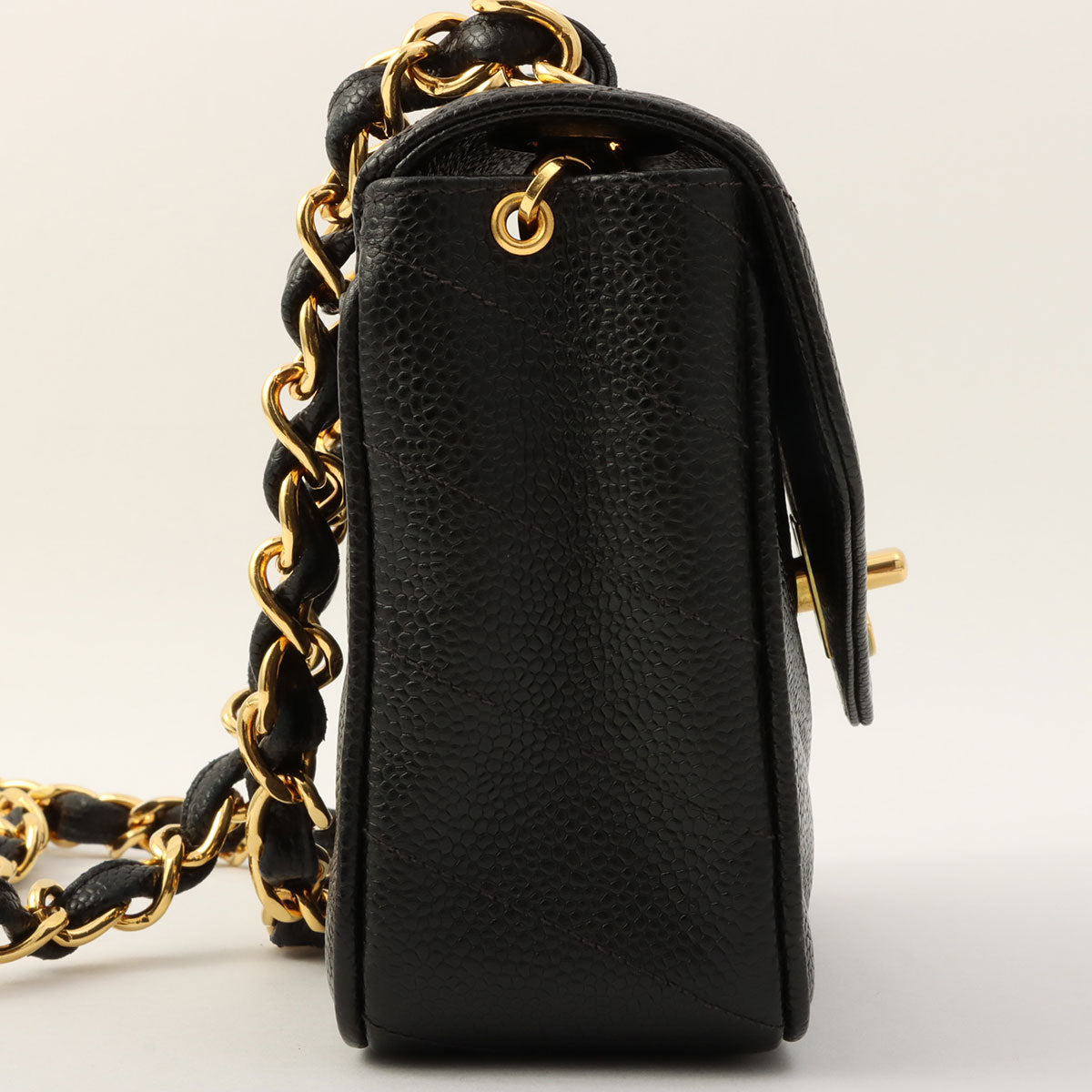 Circa 1995 Caviar Skin V-Stitch CC Turnlock Shoulder Bag Black