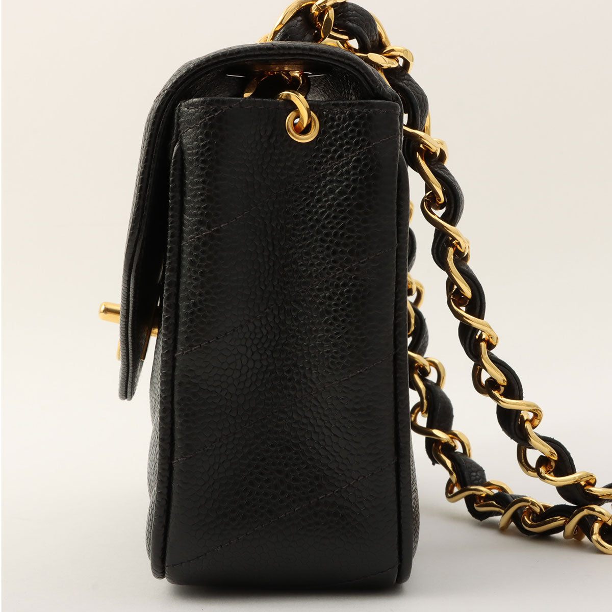 Circa 1995 Caviar Skin V-Stitch CC Turnlock Shoulder Bag Black