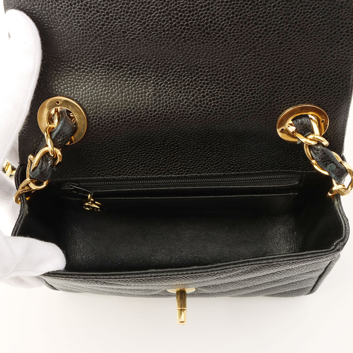 Circa 1995 Caviar Skin V-Stitch CC Turnlock Shoulder Bag Black