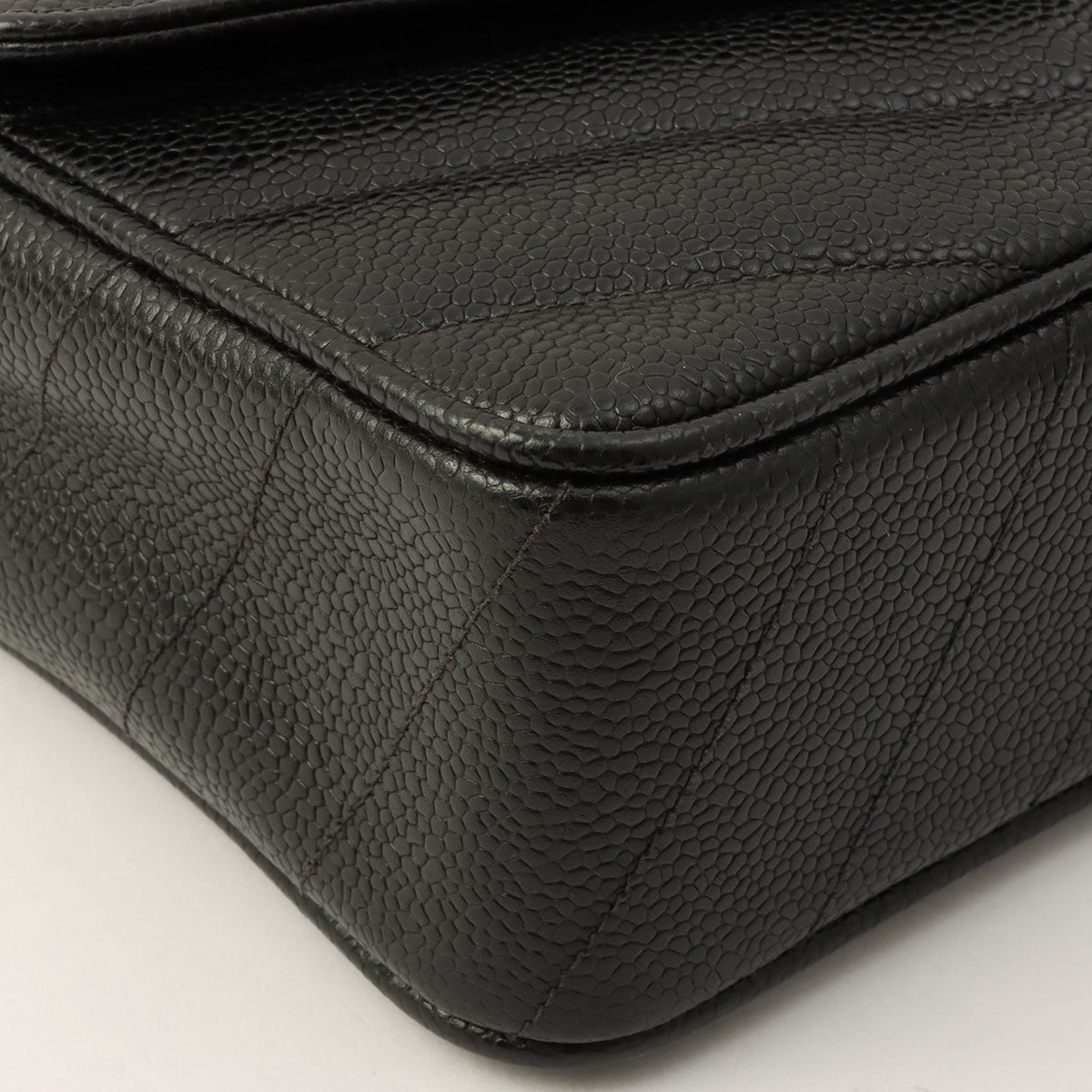 Circa 1995 Caviar Skin V-Stitch CC Turnlock Shoulder Bag Black