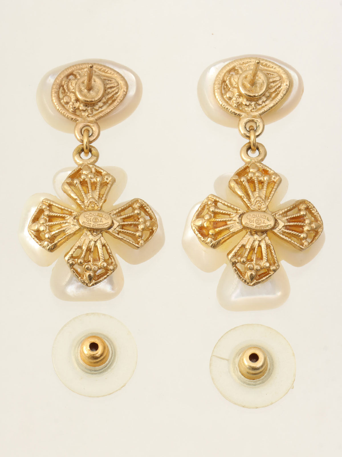 2001 Camellia Motif Swing Earrings Gold/Shell
