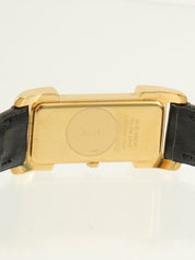 レクタンギュラーロゴフェイスウォッチ ブラック/ゴールド