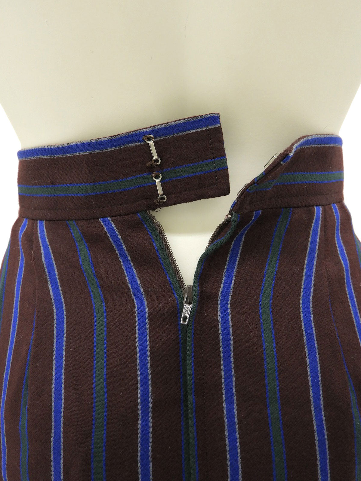Striped pattern skirt in brown/blue