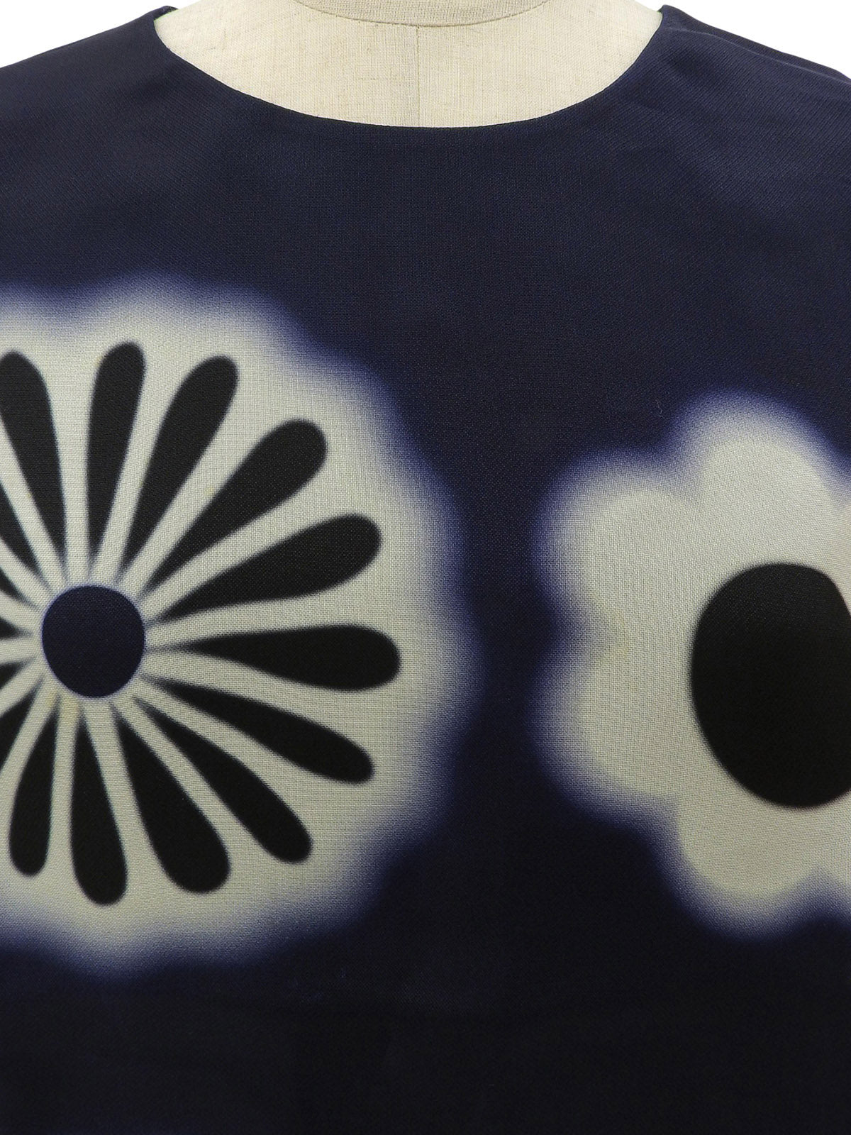 Silk floral pattern sleeveless top in navy/white