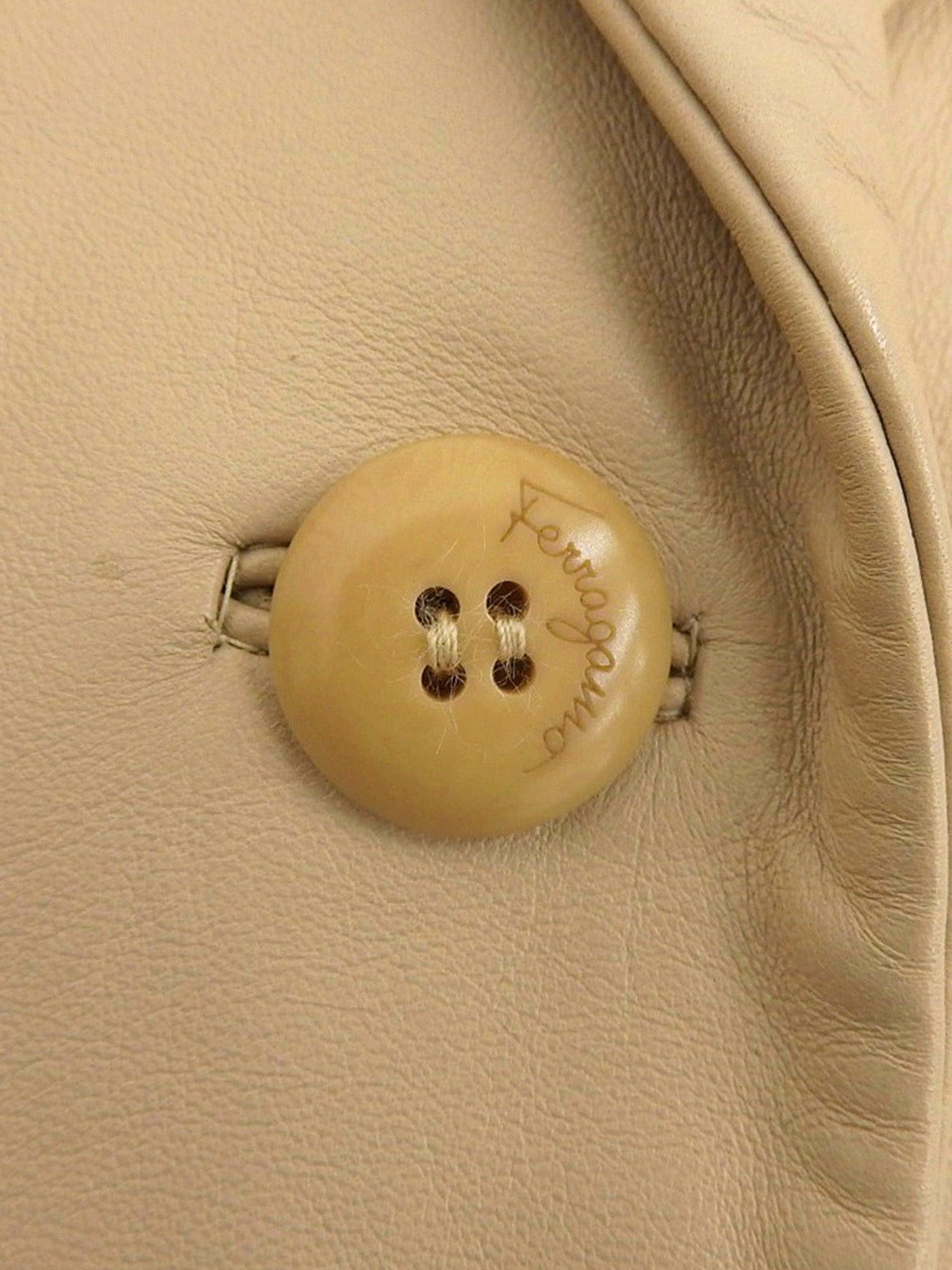 リアルレザーロゴボタンジャケット ベージュ