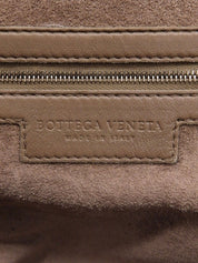 棕色编织手提包