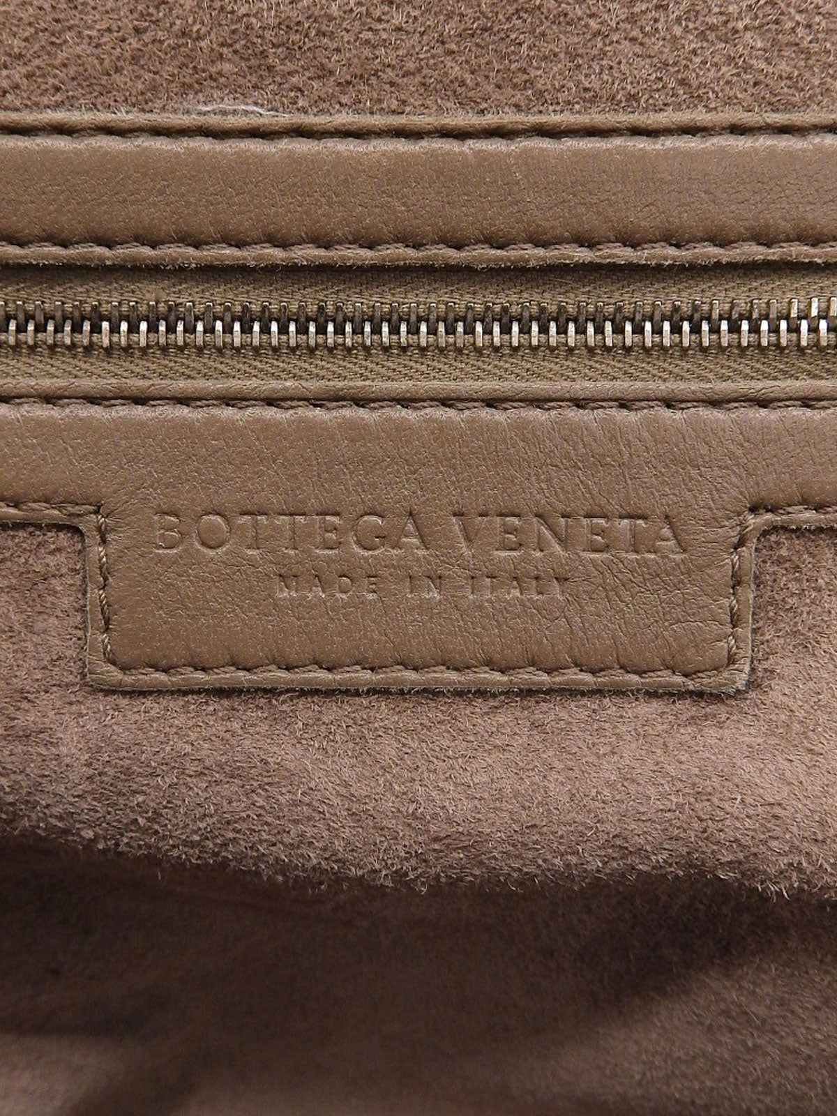 棕色编织手提包