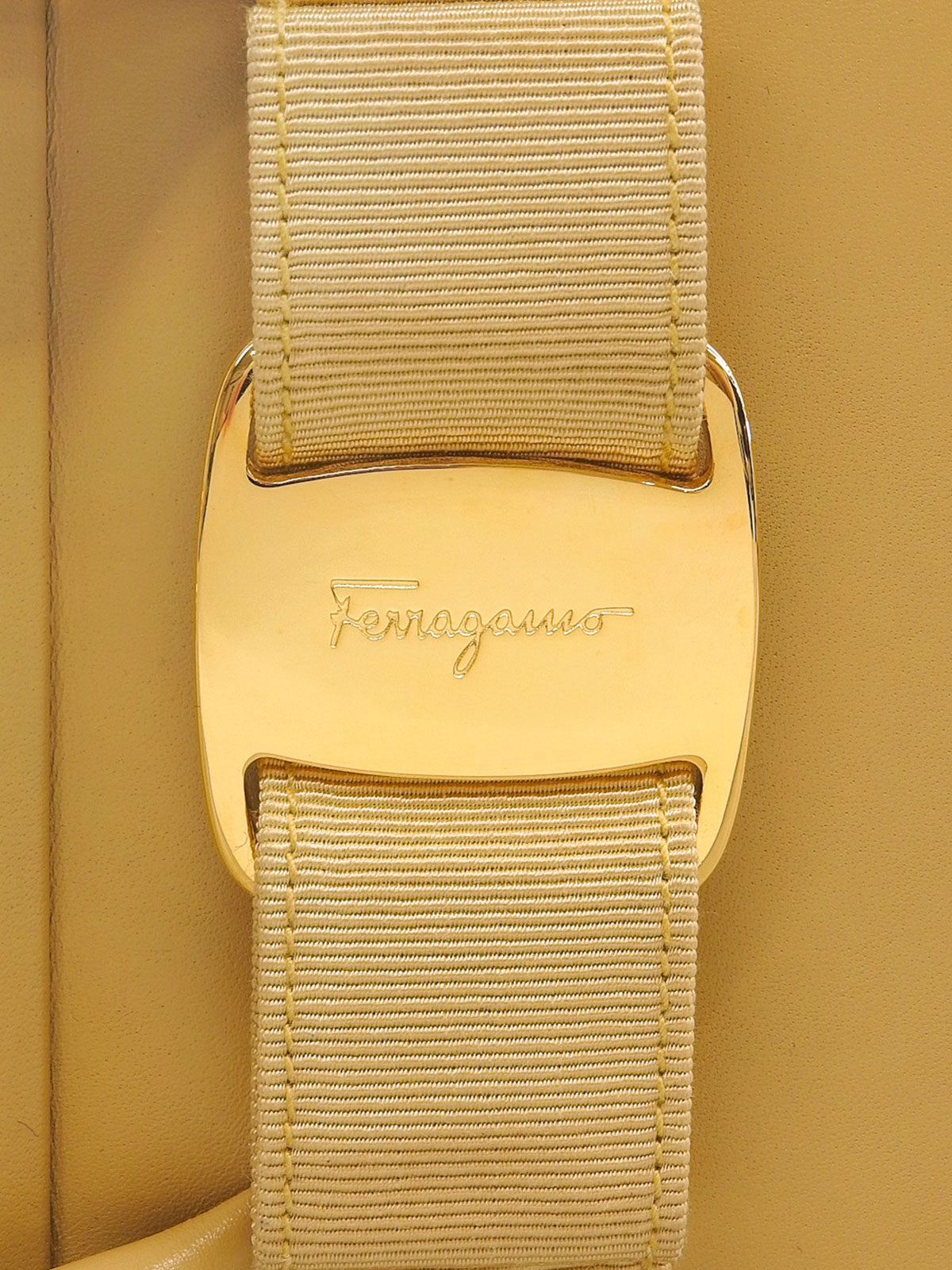 ヴァラリボンがま口ハンドバッグ オークル