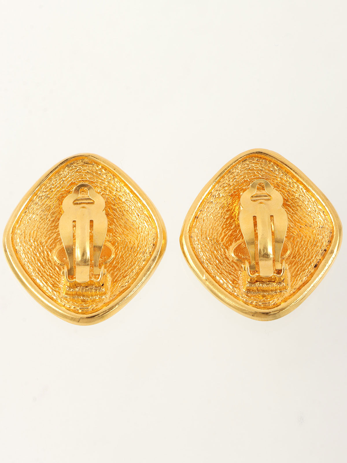 CC Mark Arabesque Motif Earrings Gold