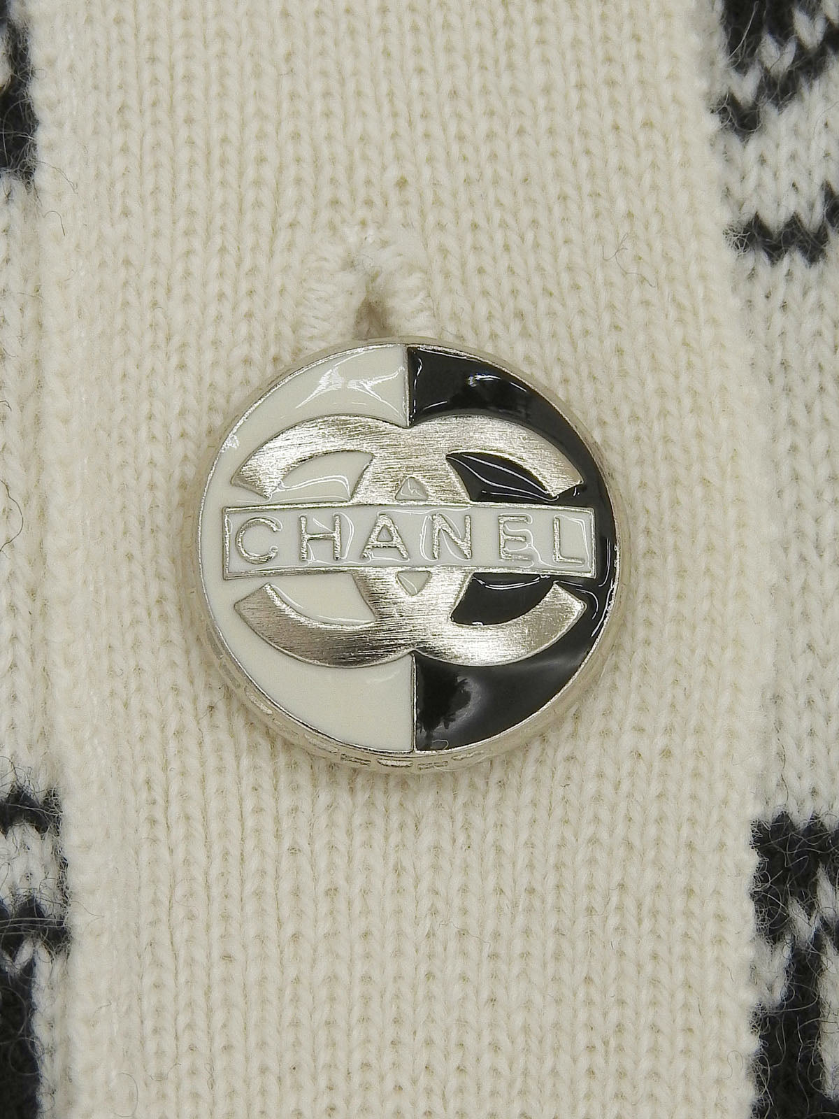 Cashmere Chain Border Pattern CC Mark Button Cardigan in Ivory/Black