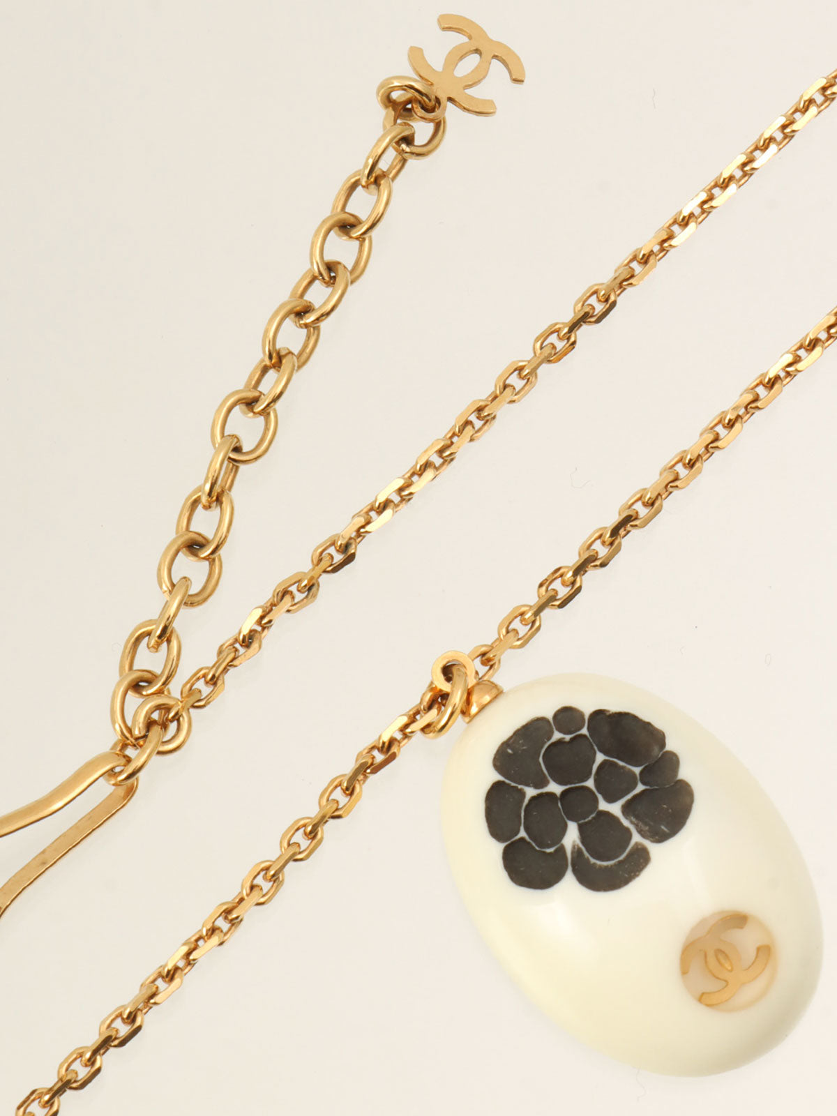 2002 Camellia Motif CC Mark Oval Necklace White/Gold