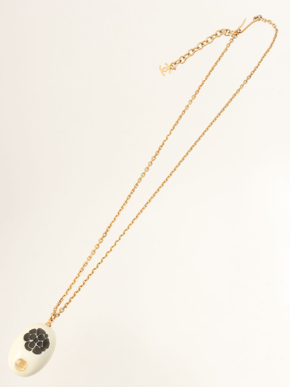 2002 Camellia Motif CC Mark Oval Necklace White/Gold