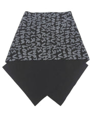 字母图案涂鸦围巾 黑色/银色