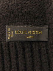 棕色字母图案围巾