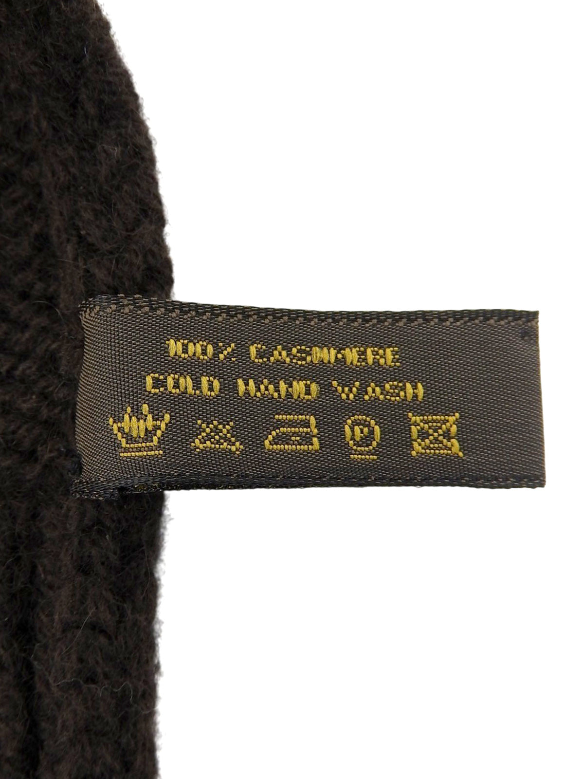 棕色字母图案围巾