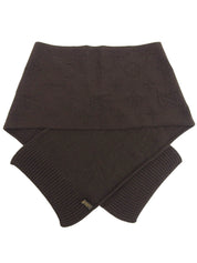 棕色字母图案围巾