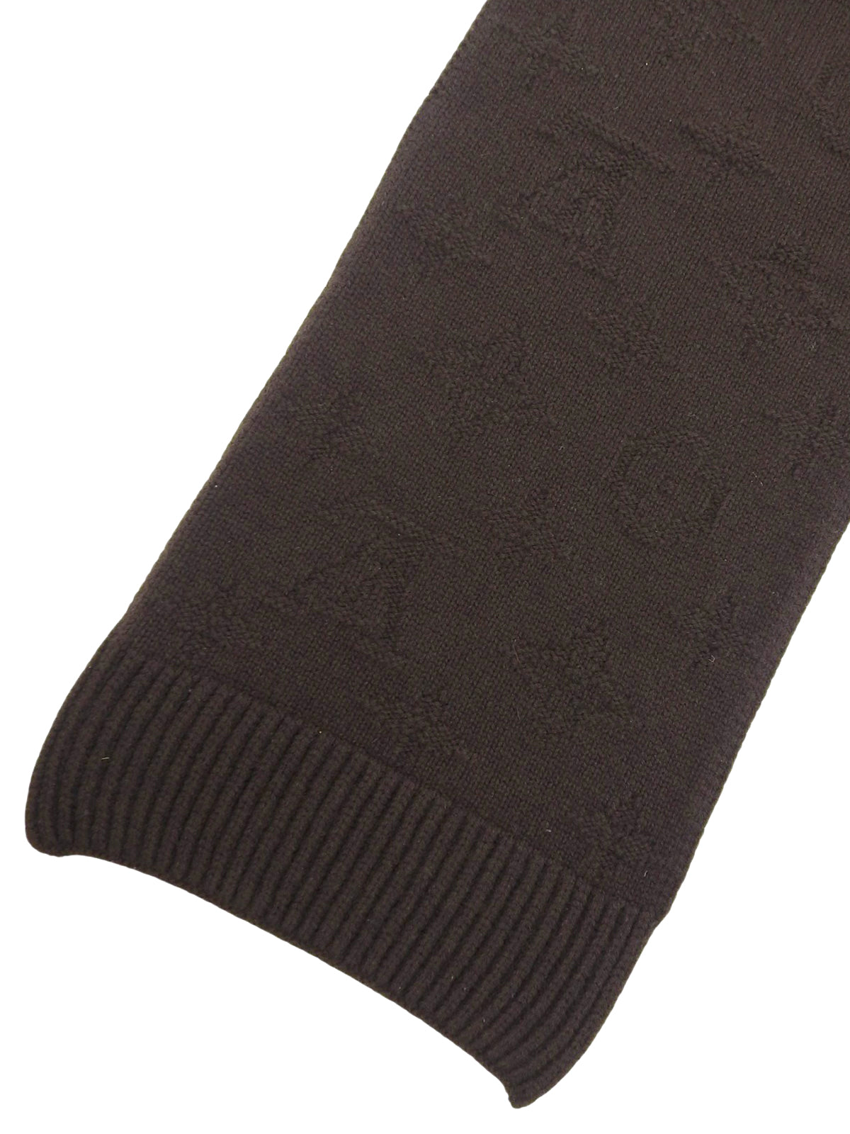 棕色字母图案围巾