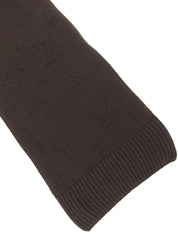 棕色字母图案围巾