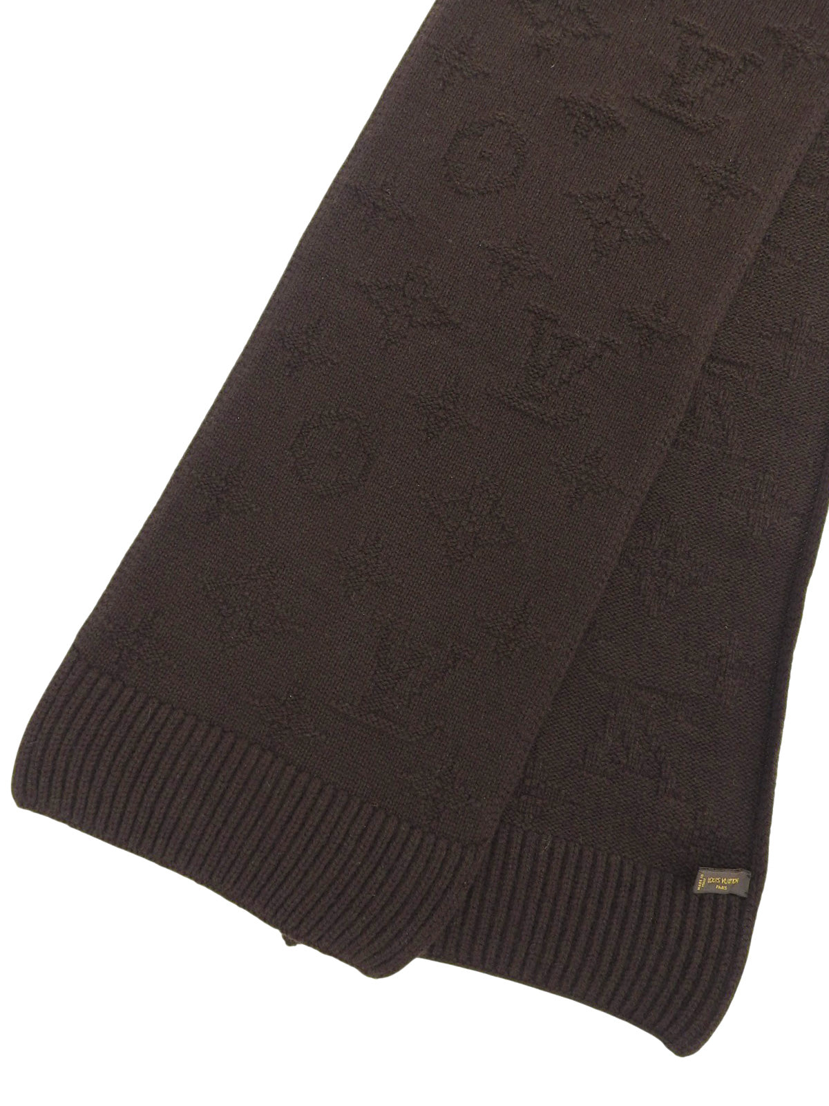 棕色字母图案围巾