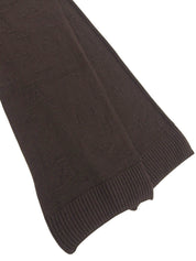 棕色字母图案围巾