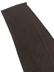 棕色字母图案围巾
