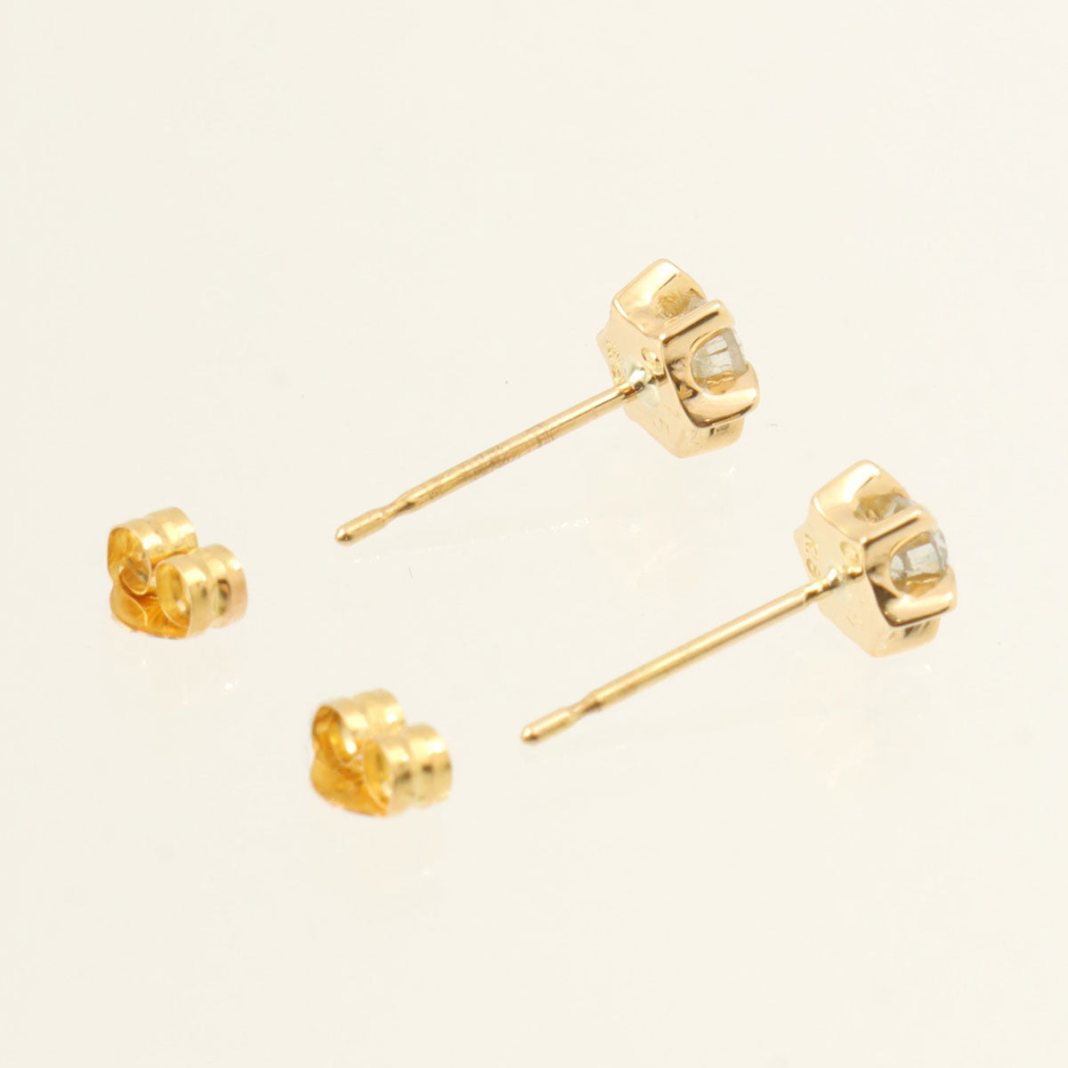 18K Diamond Pierced Earrings Gold