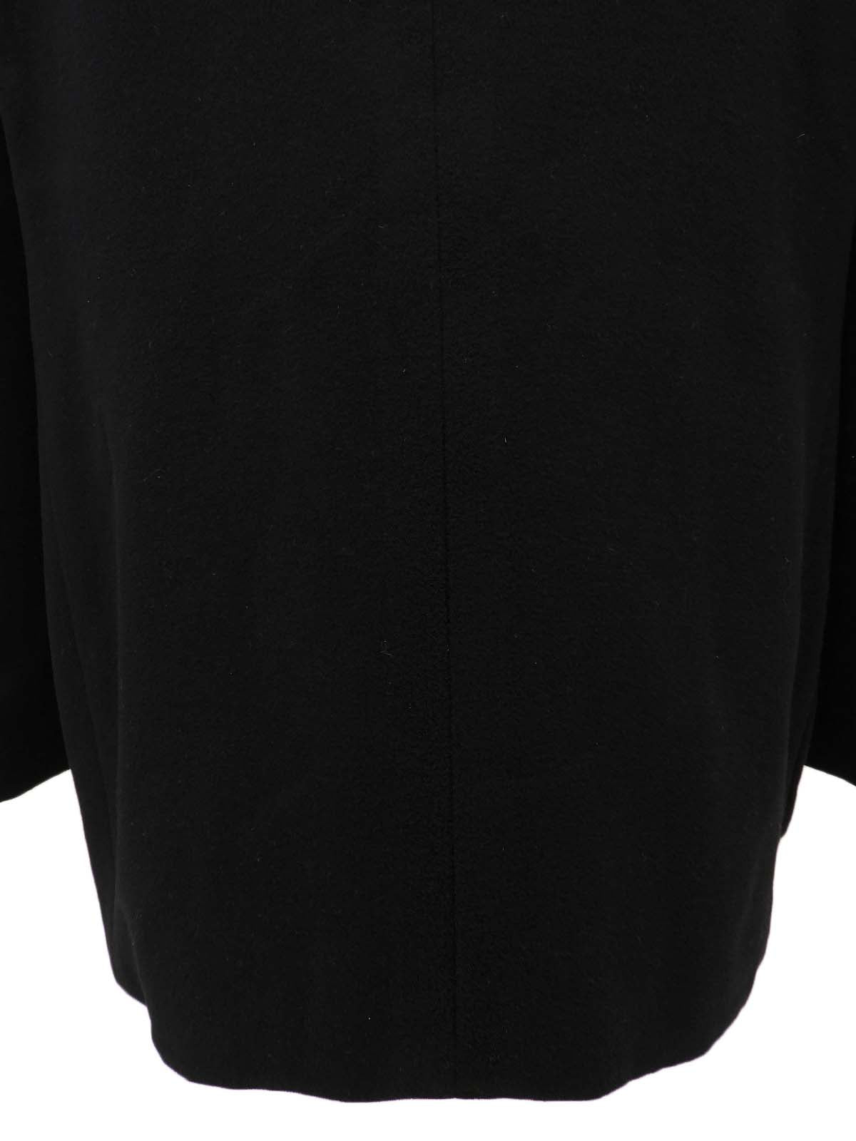 黑色刺绣Logo徽章夹克