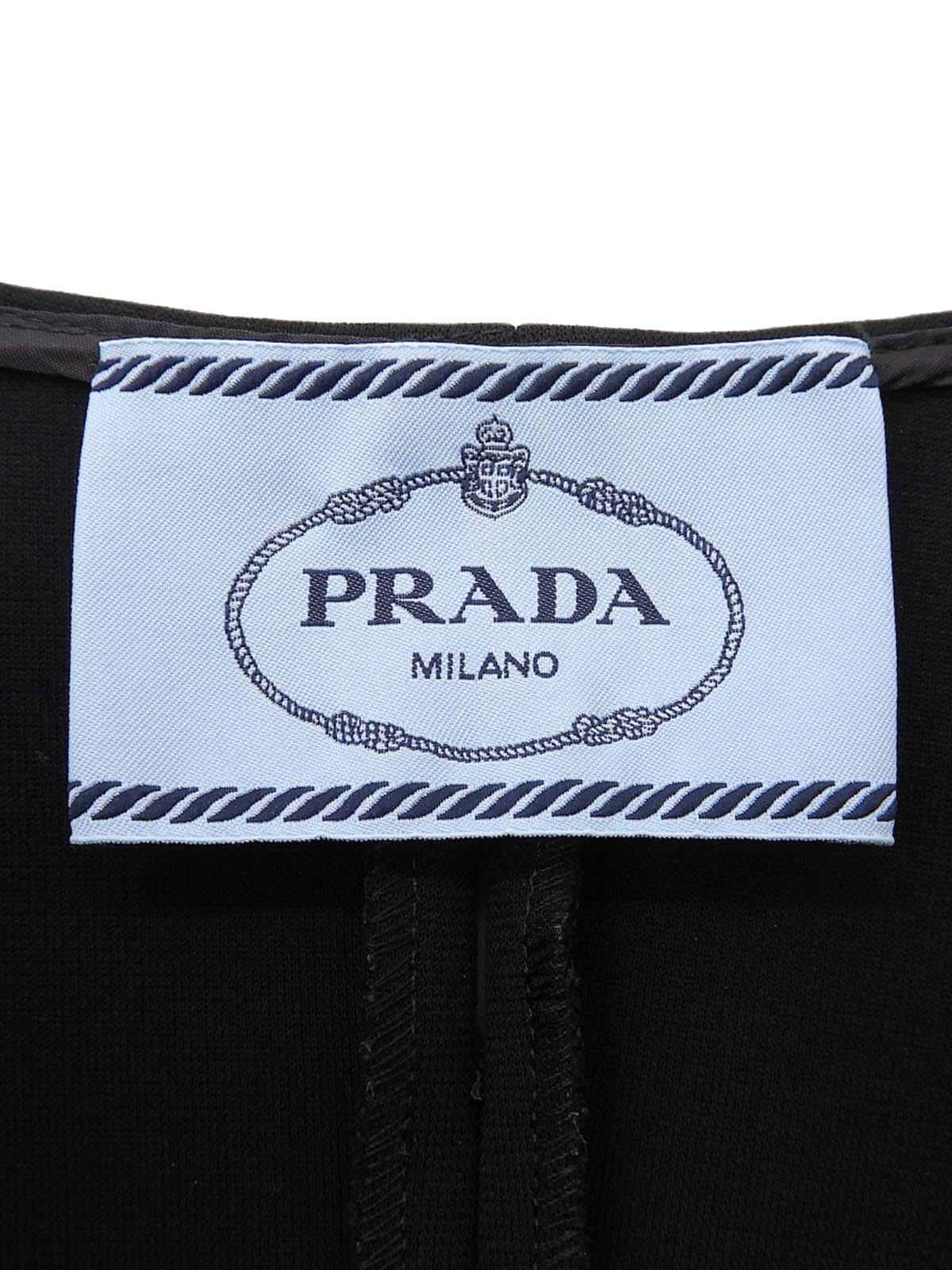 黑色喇叭形短袖连衣裙