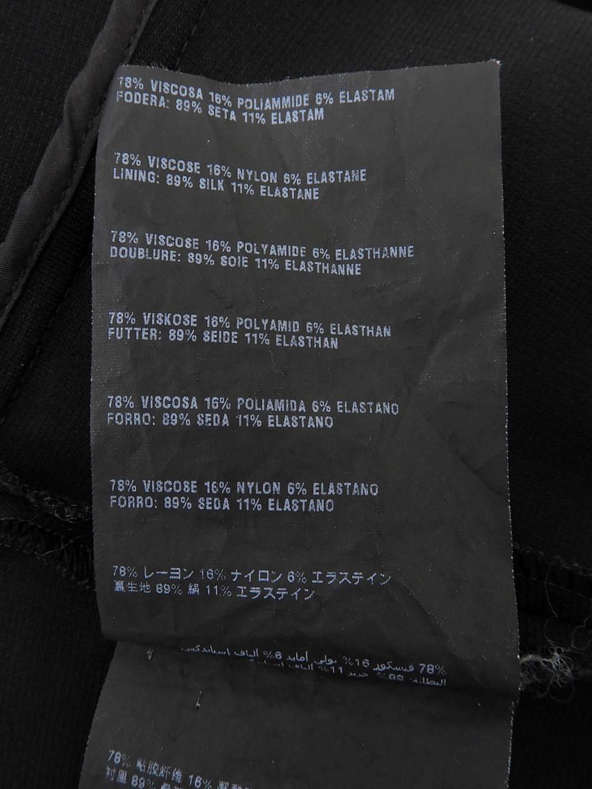 黑色喇叭形短袖连衣裙