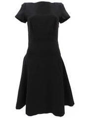 黑色喇叭形短袖连衣裙