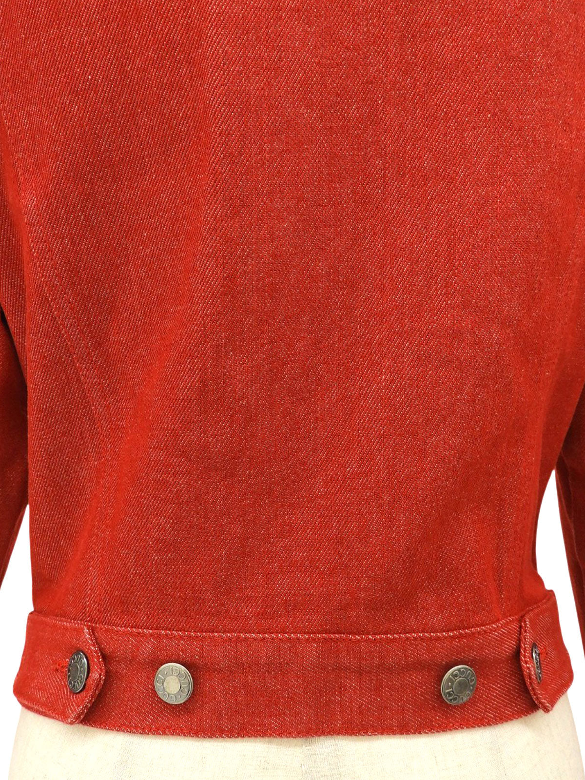 红色牛仔布logo纽扣夹克