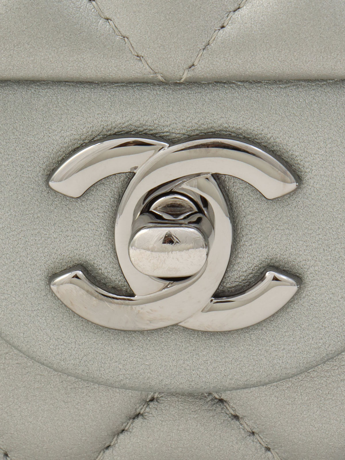 2014-ish Matelasse Stitch CC Turnlock Chain Shoulder Bag Gray