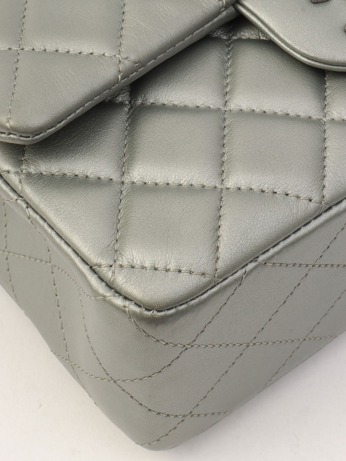 2014-ish Matelasse Stitch CC Turnlock Chain Shoulder Bag Gray